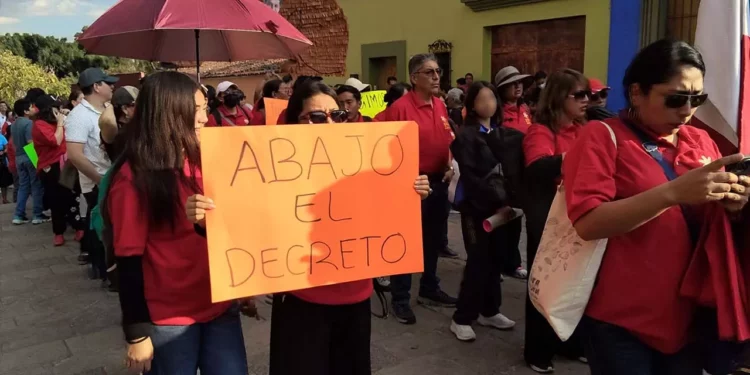 Decreto 24, espada de Damocles sobre mil 344 burócratas