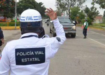 Foto: gobierno de Oaxaca // Reconocen el esfuerzo, disciplina y vocación de los agentes viales.