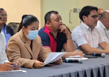 Foto: Cencos 22 // Yenny Araceli Pérez Martínez encabezó el grupo negociador del magisterio oaxaqueño.