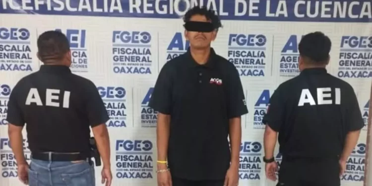 Cae presunto ladrón tras robo a tienda OXXO en Tuxtepec