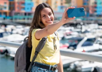 Guía: ¿Cómo cuidar tu piel cuando vas de viaje?