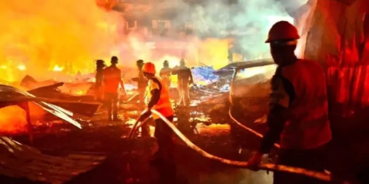 VIDEO | Explosión por pirotecnia devasta mercado en San Pedro Sula, Honduras