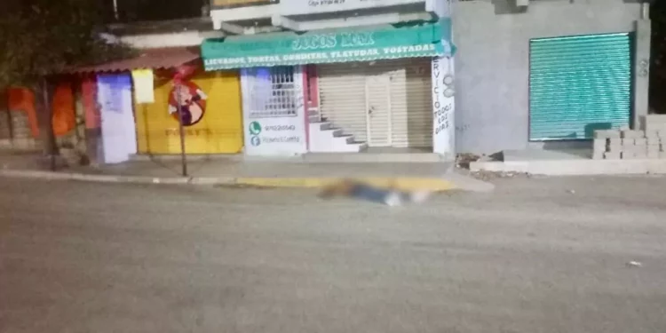 Violencia irrumpe en Salina Cruz: persiguen y asesinan a un hombre en la vía pública