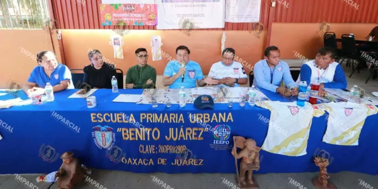 Foto: Adrián Gaytán // Anuncian el Festival Atlético “Corriendo por el Centenario”.