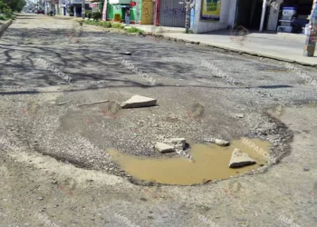 Foto: Adrián Gaytán // Alarmante la cifra de baches en la ciudad y los riesgos de accidentes que generan.