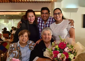 Fotos: Rubén Morales // Amelia Araiza Prieto celebró su cumpleaños acompañada de su hija, su yerno y sus amigas, durante un desayuno.