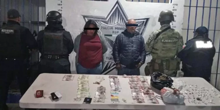 E.C.H., de 23 años, y F.M.H., de 52, fueron detenidos en posesión de varias dosis de droga.