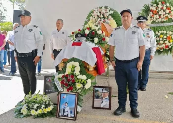 El homenaje y el último pase de lista se realizó en la explanada de la Dirección de la Policía Vial del Estado.