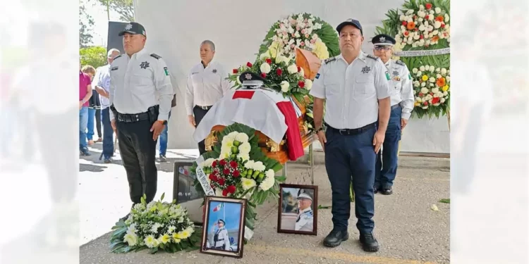 El homenaje y el último pase de lista se realizó en la explanada de la Dirección de la Policía Vial del Estado.