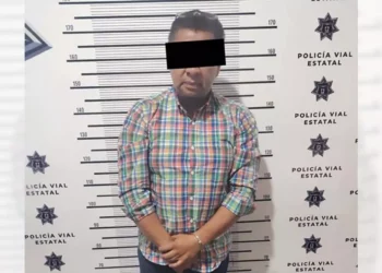 El sujeto A.I.G. portaba armas sin permiso; quedó detenido.