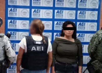 Elementos de la AEI lograron la detención de una mujer identificada con las iniciales M.S.M.H, quien en diciembre pasado baleara la casa de sus padres.