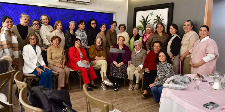 Foto: Rubén Morales // Lalis Vásquez Zarate estuvo muy contenta rodeada de sus seres queridos, durante la celebración de su cumpleaños.