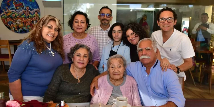 Fotos: Rubén Morales // María Gabriela Orihuela Aranda celebró su cumpleaños acompañada de su esposo, hijos, hermanas y seres queridos.