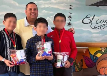 Niños del Club de Robótica RobotGenio fueron reconocidos en Huajuapan tras su participación en China.