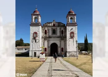 Fotos: INAH // Tras la ceremonia de entrega de los trabajos, se realizó un recorrido por el templo.
