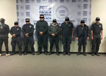 Tras la detención, los policías municipales fueron trasladados por carretera hacia Ciudad Judicial, en Oaxaca de Juárez.