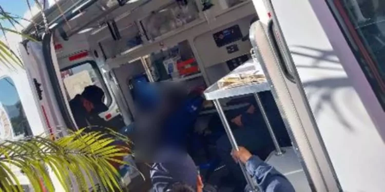 Auxilian a hombre tras sufrir accidente.
