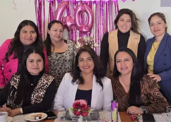 Fotos: Rubén Morales // Daysi Georgina Pérez Pantoja disfrutó de la compañía de sus amigas durante el desayuno.