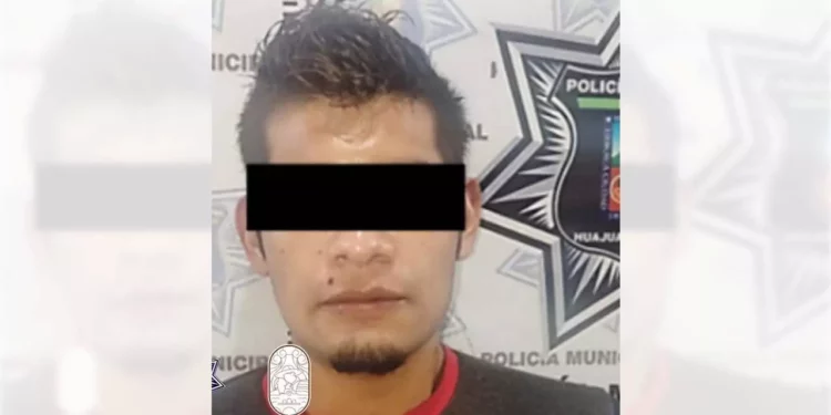 El joven de 22 años fue asegurado por elementos de la Policía Municipal.