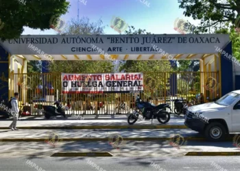 Foto: Rubén Morales // Estudiantes y egresados que acudieron para iniciar o dar seguimiento a procesos de carácter administrativo fueron afectados.