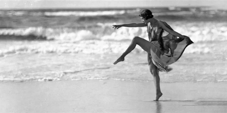 Foto: internet // Bailarina de vocación, el cuerpo de Isadora Duncan, elegante, ágil y armonioso, fue puesto al servicio de las luchas sociales.