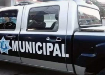Los sujetos fueron detenidos en una tienda de conveniencia en la agencia Agua Dulce.