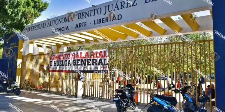 Foto: Rubén Morales // La UABJO suspendió actividades a causa de la movilización sindical del STEUABJO.