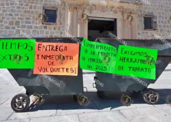 Foto: Adrián Gaytán // La protesta frente al Palacio Municipal.