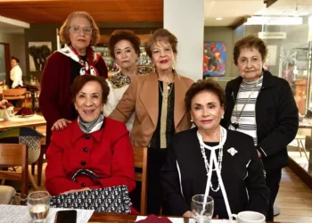 Fotos: Rubén Morales // Leonor Hurtado celebró su cumpleaños acompañada de sus grandes amigas, que le expresaron muy buenos deseos.