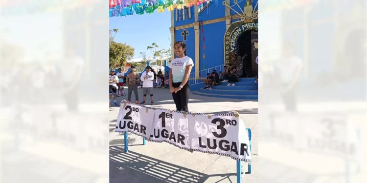 Mariel Salazar fue invitada a la carrera de 5 kilómetros en la comunidad de Buenos Aires.