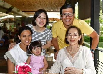 Fotos: Rubén Morales // María de Lourdes Hernández celebró su cumpleaños acompañada de Malú Cruz, Lucy Hernández, Luis Hernández y la pequeña Majo.