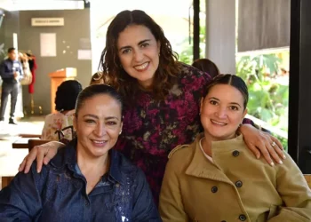 Un grupo de amigas se reunieron para celebrar el fin de año y compartir buenos deseos.
