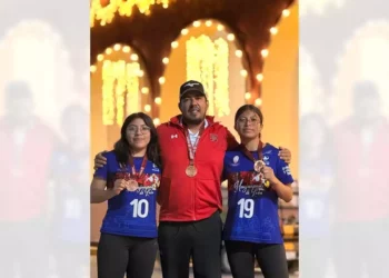 La dupla que participó en la categoría 2009–2010 de voleibol de playa, demostró el esfuerzo, disciplina y compromiso.