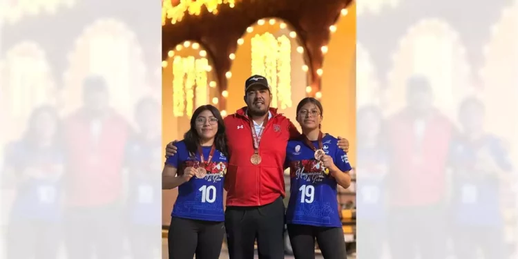 La dupla que participó en la categoría 2009–2010 de voleibol de playa, demostró el esfuerzo, disciplina y compromiso.