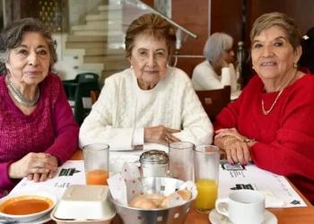 Foto: Rubén Morales // Un grupo de amigas se reunieron para compartir un agradable momento.