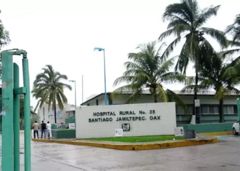 Arcenio llegó con vida al Hospital Regional de Jamiltepec, pero falleció horas más tarde.