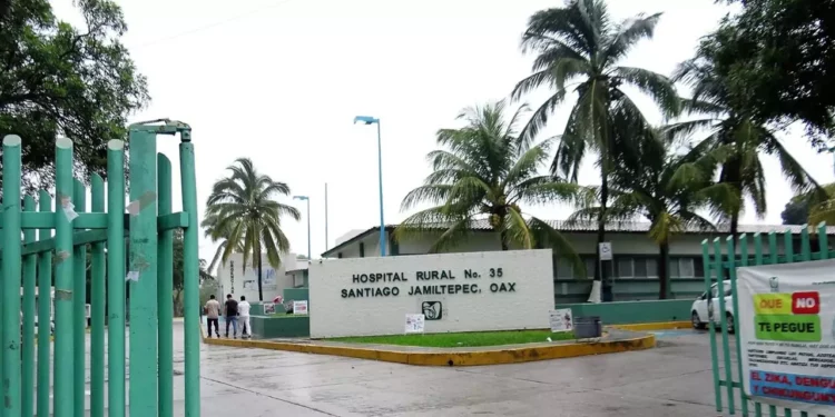Arcenio llegó con vida al Hospital Regional de Jamiltepec, pero falleció horas más tarde.