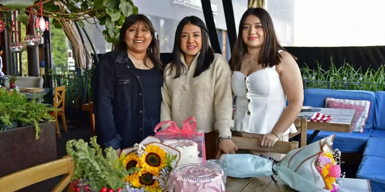 Fotos: Rubén Morales // Dalia Velásquez Herrera y Sonia Ruíz celebraron su cumpleaños en un conocido restaurante de esta ciudad.
