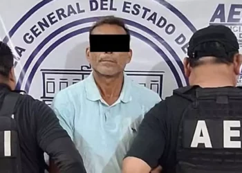 Elementos de la Fiscalía General del Estado, lograron la aprehensión de Julio C.M.S., originario de Corralero, Pinotepa Nacional, por el asesinato de Ubaldo S.B., y Faustino J.H.