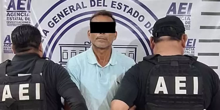 Elementos de la Fiscalía General del Estado, lograron la aprehensión de Julio C.M.S., originario de Corralero, Pinotepa Nacional, por el asesinato de Ubaldo S.B., y Faustino J.H.