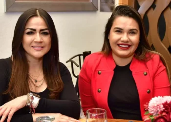 Mara Maciel y Rebeca Luis.