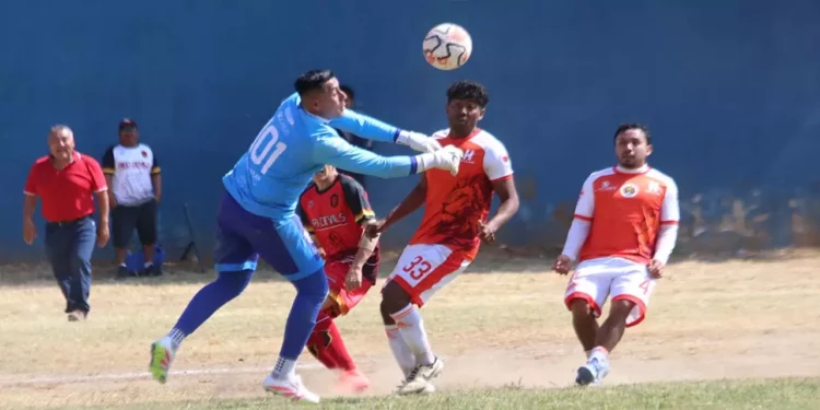 Fotos: Leobardo García Reyes // Santos Reyes Nopala se alista para su cuadrangular de futbol.