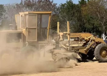 El fin de semana arrancaron los trabajos en el campo de futbol.
