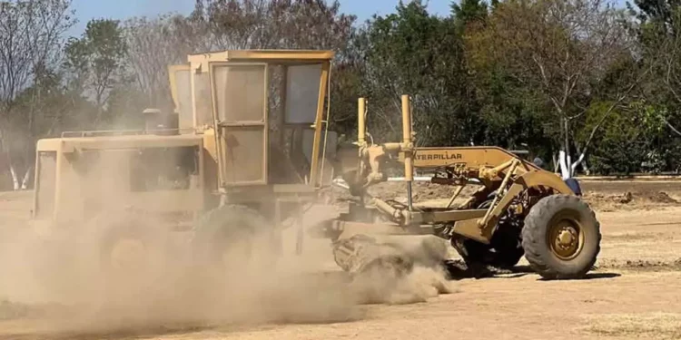 El fin de semana arrancaron los trabajos en el campo de futbol.