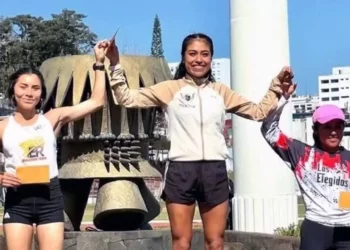 En Xalapa, Veracruz, Ingrid Santiago logró la medalla de bronce en la carrera de 5,000 metros élite.