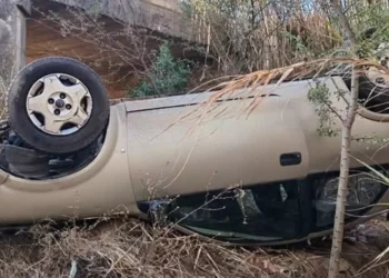 Auto cae de puente en la carretera 175; exceso de velocidad, la principal hipótesis