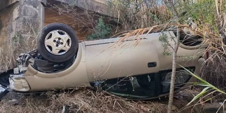 Auto cae de puente en la carretera 175; exceso de velocidad, la principal hipótesis