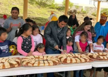 Algunas autoridades municipales han optado por “echar una mano” a los Reyes Magos, organizando partidas de rosca.
