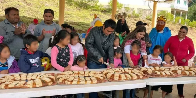 Algunas autoridades municipales han optado por “echar una mano” a los Reyes Magos, organizando partidas de rosca.