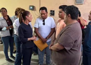 Foto: Presidencia de la República // Ante un gobernador ausente, la presidenta Claudia Sheinbuam acudió al Istmo de Tehuantepec para atender a víctimas del descarrilamiento del tren Interoceánico.